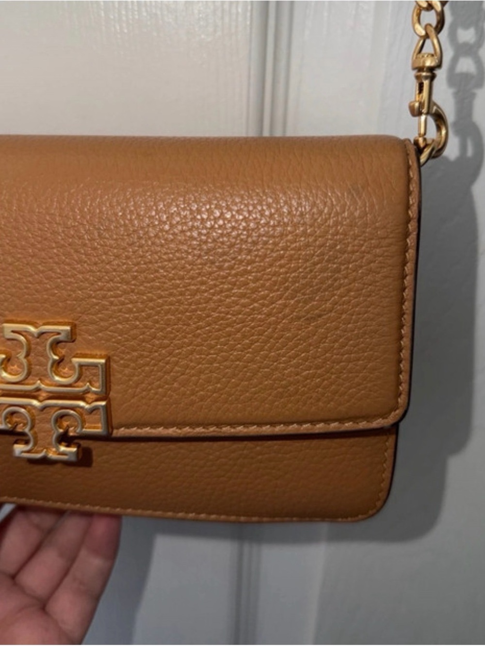 Tory Burch Britten Chain Wallet - Picture 5 of 12